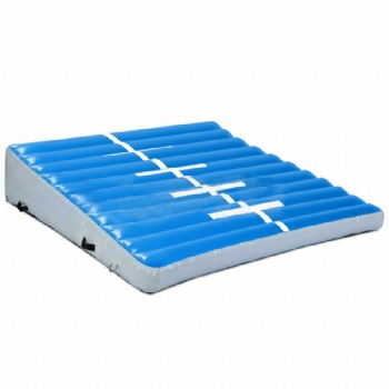 Inflatable ramp